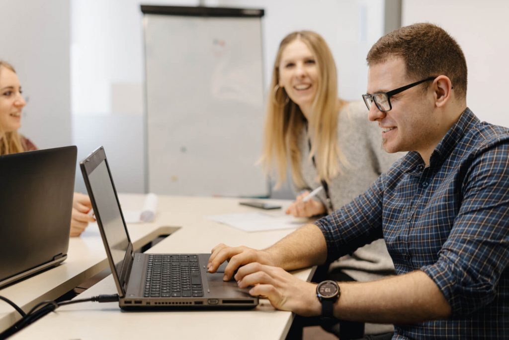 elearning para empresas formación bonificada cursos fundae recursos humanos adelantta