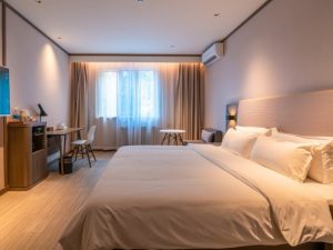 Decoración y ambientación en habitaciones y zonas comunes en alojamientos