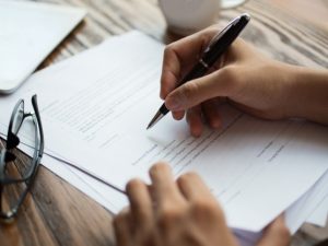 La póliza y otros elementos que conforman el contrato de seguros